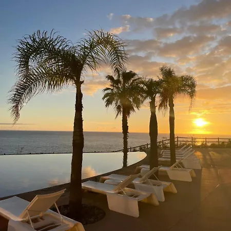 Sea View - 3 Pools - Parking - Gym - Supermarket - Prime Location *