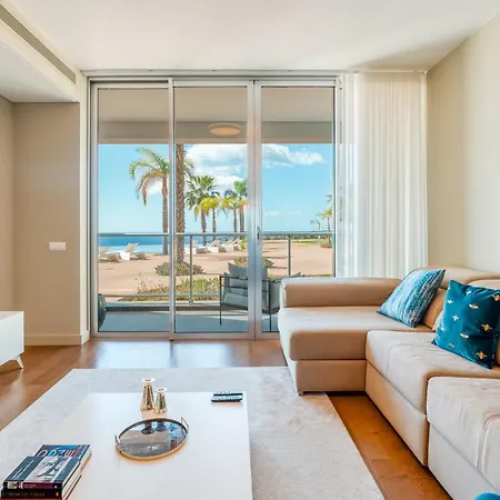 Sea View - 3 Pools - Parking - Gym - Supermarket - Prime Location شقة فونشال