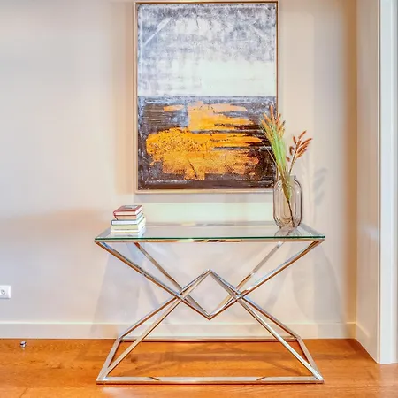 Sea View - 3 Pools - Parking - Gym - Supermarket - Prime Location شقة