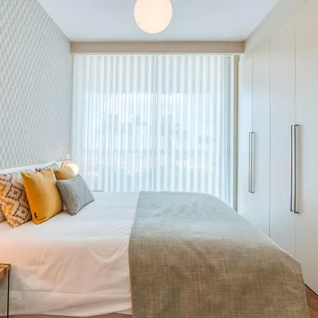 Sea View - 3 Pools - Parking - Gym - Supermarket - Prime Location فونشال