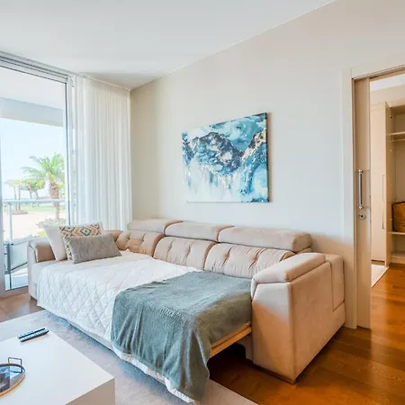 Sea View - 3 Pools - Parking - Gym - Supermarket - Prime Location