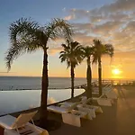 Sea View - 3 Pools - Parking - Gym - Supermarket - Prime Location *