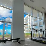 Sea View - 3 Pools - Parking - Gym - Supermarket - Prime Location Lejlighed