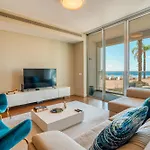 Sea View - 3 Pools - Parking - Gym - Supermarket - Prime Location Lejlighed