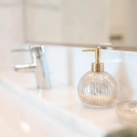 Sea View - 3 Pools - Parking - Gym - Supermarket - Prime Location Lägenhet *