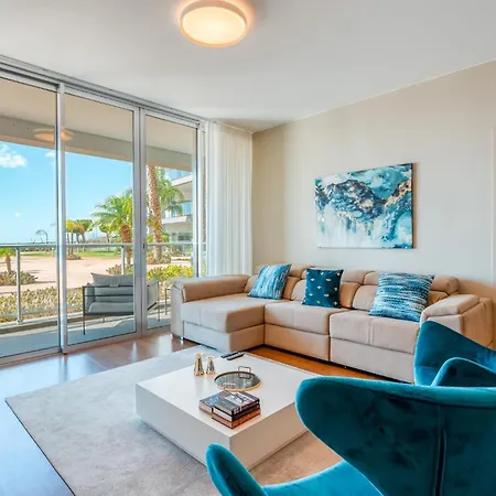 Sea View - 3 Pools - Parking - Gym - Supermarket - Prime Location Lägenhet Funchal (Madeira)