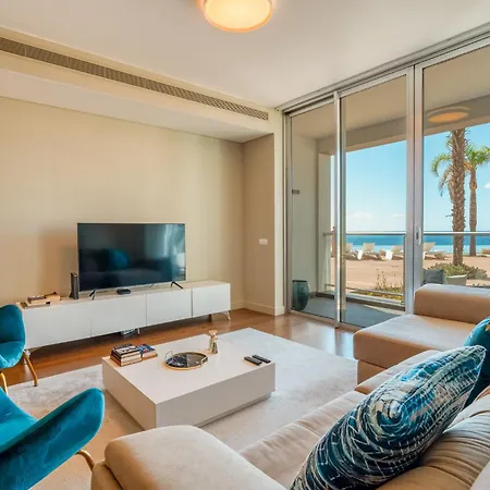 Sea View - 3 Pools - Parking - Gym - Supermarket - Prime Location Lägenhet