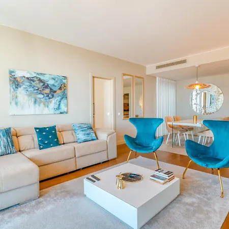 شقة Sea View - 3 Pools - Parking - Gym - Supermarket - Prime Location *