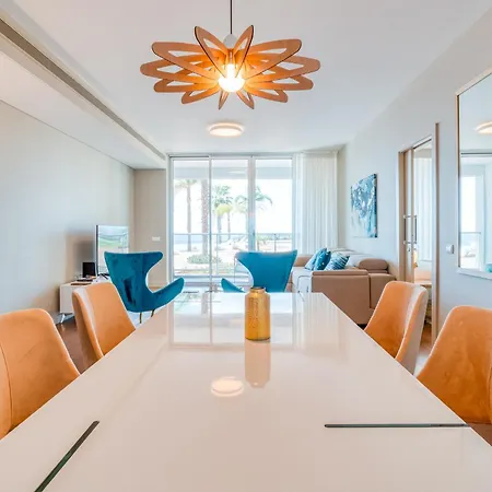 Sea View - 3 Pools - Parking - Gym - Supermarket - Prime Location