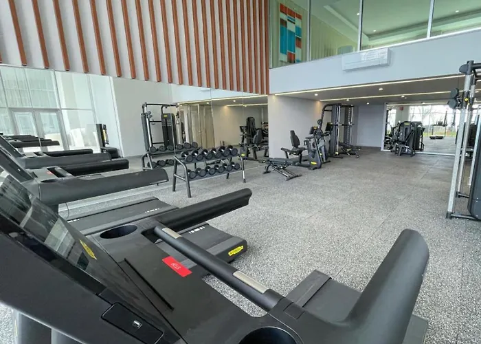 Sea View - 3 Pools - Parking - Gym - Supermarket - Prime Location Apartment