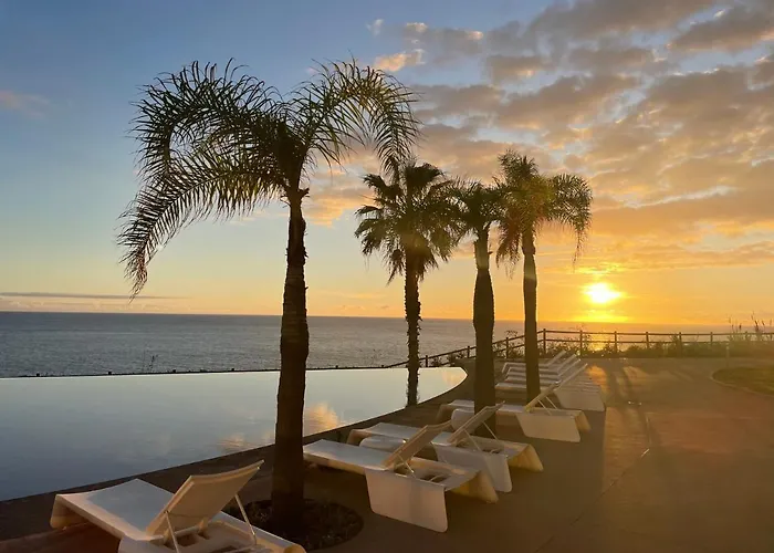 Sea View - 3 Pools - Parking - Gym - Supermarket - Prime Location *