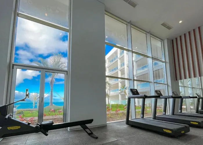 Sea View - 3 Pools - Parking - Gym - Supermarket - Prime Location Apartment