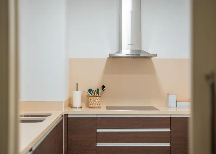 Sea View - 3 Pools - Parking - Gym - Supermarket - Prime Location *