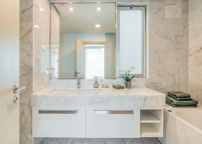 Apartment Sea View - 3 Pools - Parking - Gym - Supermarket - Prime Location Funchal (Madeira)