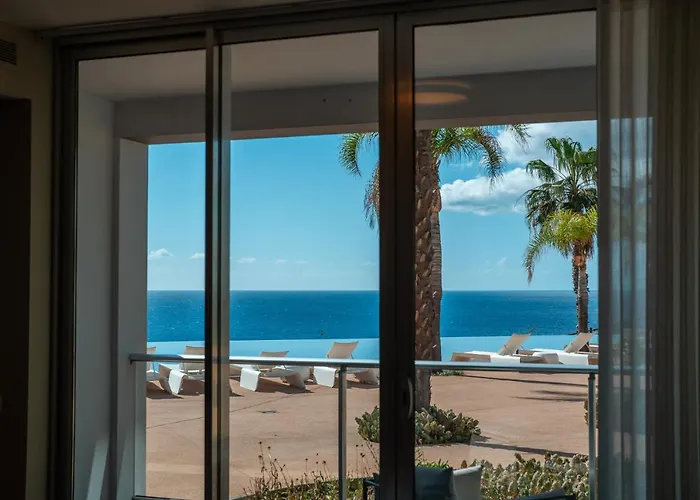 Sea View - 3 Pools - Parking - Gym - Supermarket - Prime Location Apartment Funchal (Madeira)
