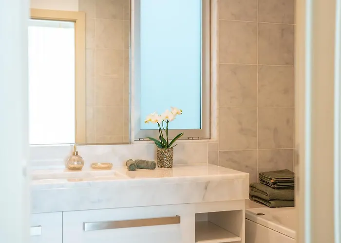 Apartment Sea View - 3 Pools - Parking - Gym - Supermarket - Prime Location *