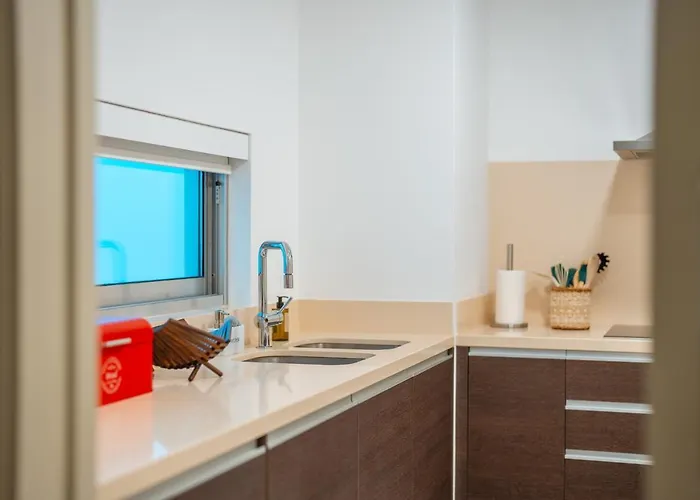 Sea View - 3 Pools - Parking - Gym - Supermarket - Prime Location