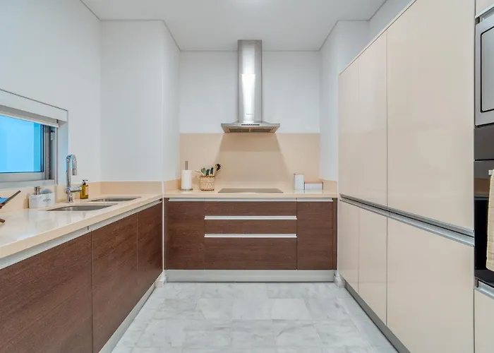 Sea View - 3 Pools - Parking - Gym - Supermarket - Prime Location * Funchal (Madeira)