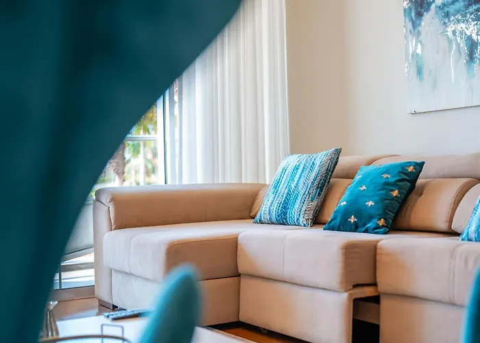 Apartment Sea View - 3 Pools - Parking - Gym - Supermarket - Prime Location