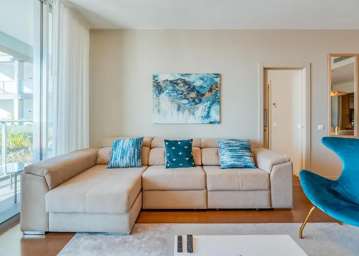 Sea View - 3 Pools - Parking - Gym - Supermarket - Prime Location *