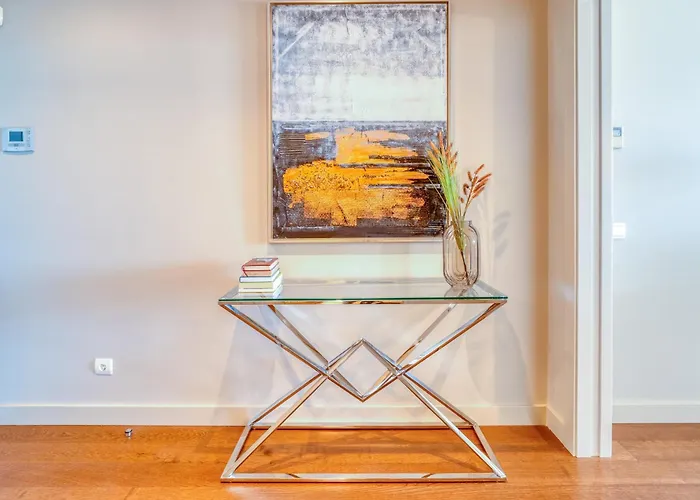 Sea View - 3 Pools - Parking - Gym - Supermarket - Prime Location Apartment