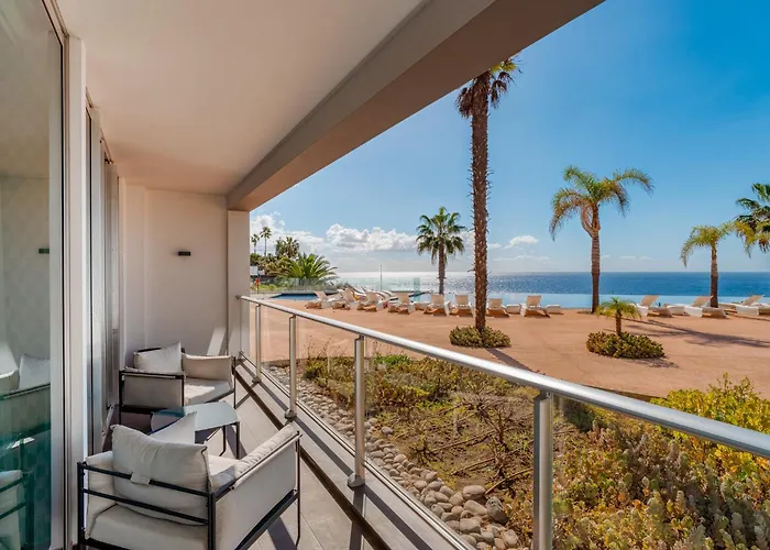 Sea View - 3 Pools - Parking - Gym - Supermarket - Prime Location